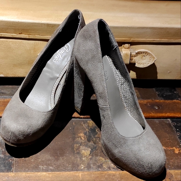 NWT Candies Gray Heels - Picture 1 of 4